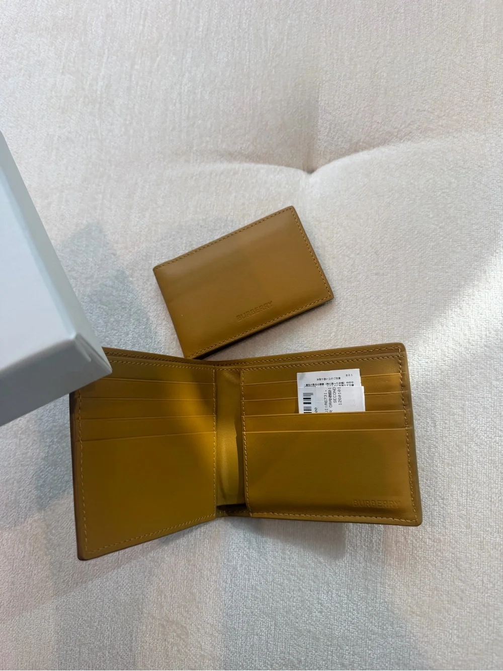 Burberry Logo Print Leather International Bifold Men Wallet ID Card Case
